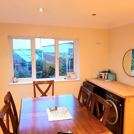 Specious 3Bed Property With Parking & Large Garden Aveley Bagian luar foto