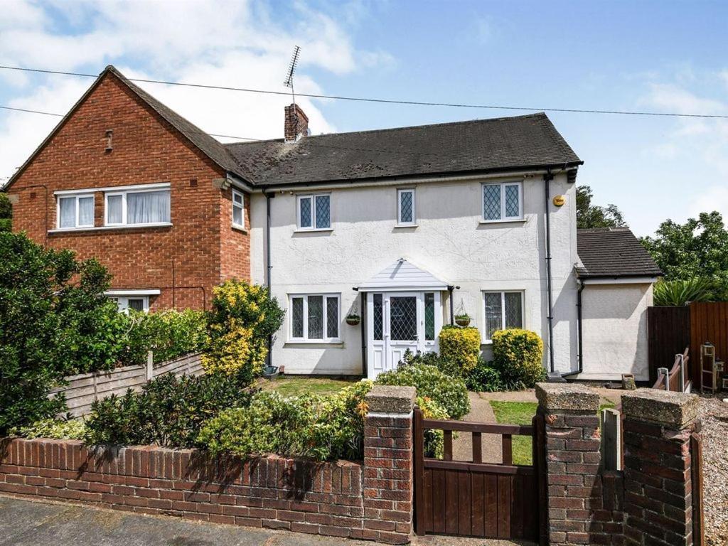 Specious 3Bed Property With Parking & Large Garden Aveley Bagian luar foto