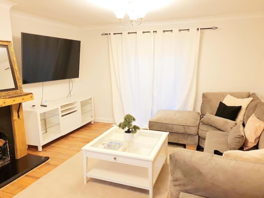 Specious 3Bed Property With Parking & Large Garden Aveley Bagian luar foto