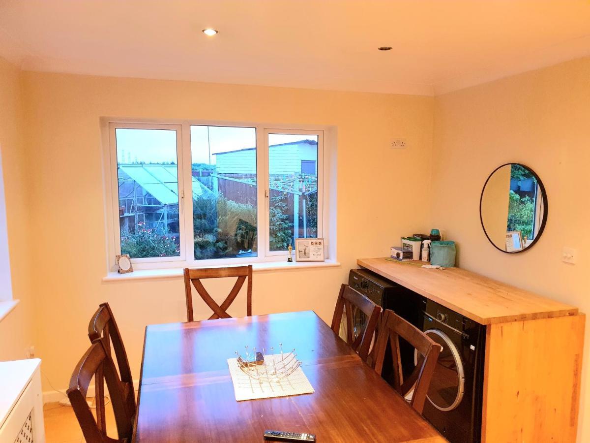 Specious 3Bed Property With Parking & Large Garden Aveley Bagian luar foto